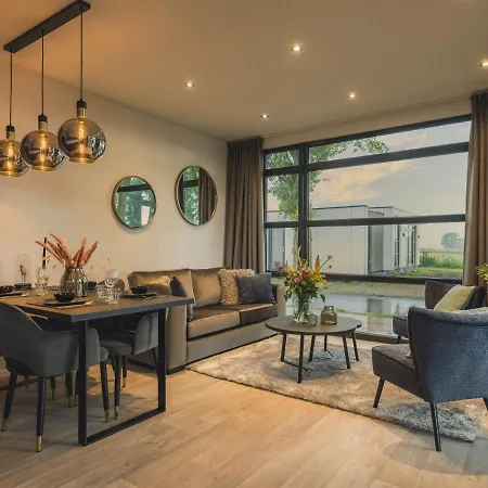 Luxurious Holiday On The Water In The Betuwe Maurik