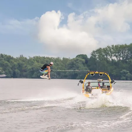 Luxurious Holiday On The Water In The Betuwe Maurik